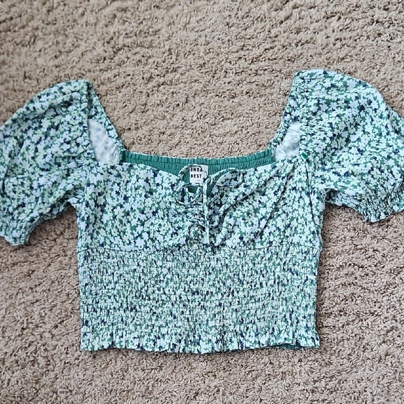 Aritzia Sunday Best Smocked Puff Sleeve Top - Picture 1 of 8